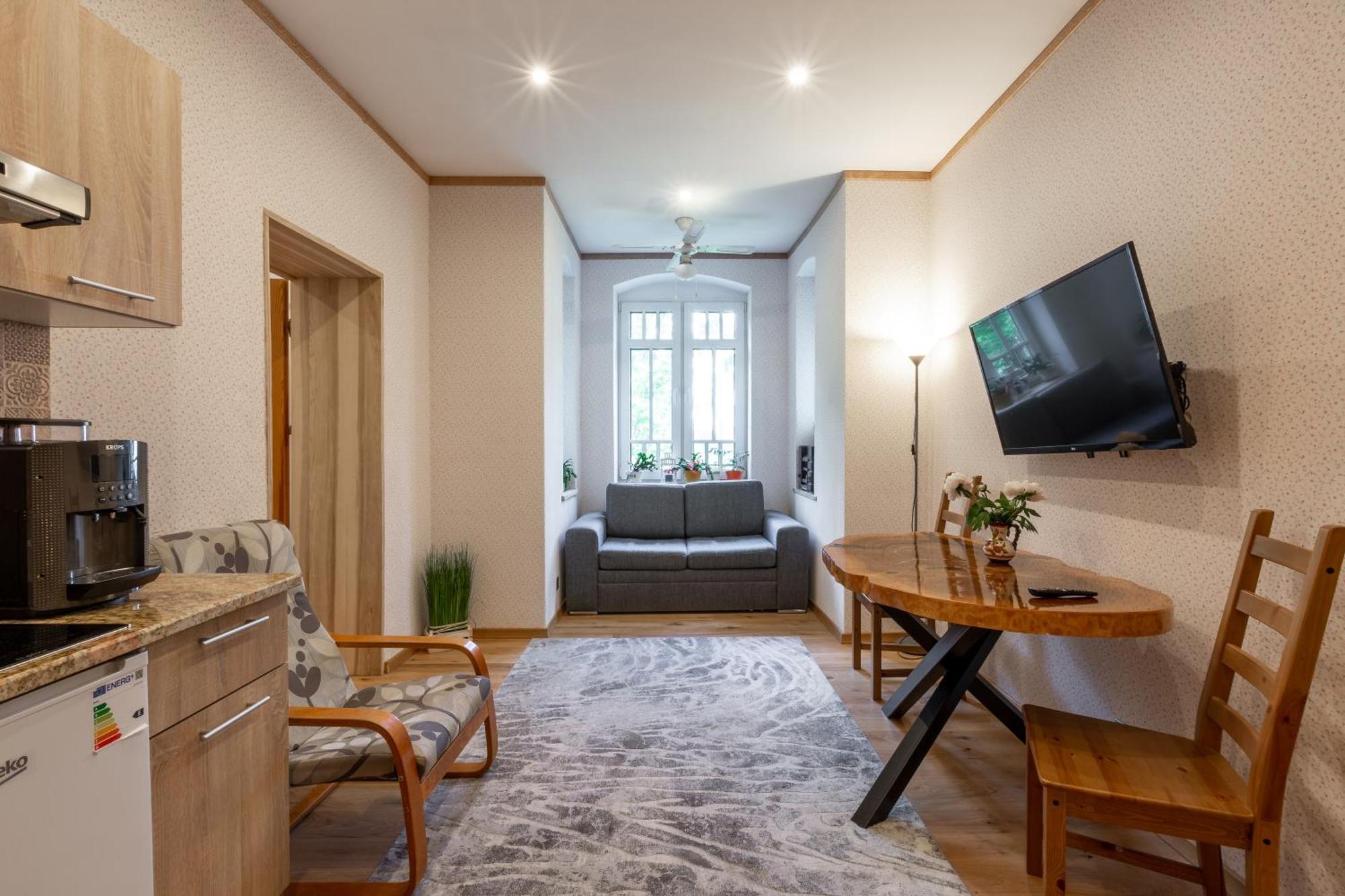 Apartamenty Pod Skocznia Karpacz Rom bilde