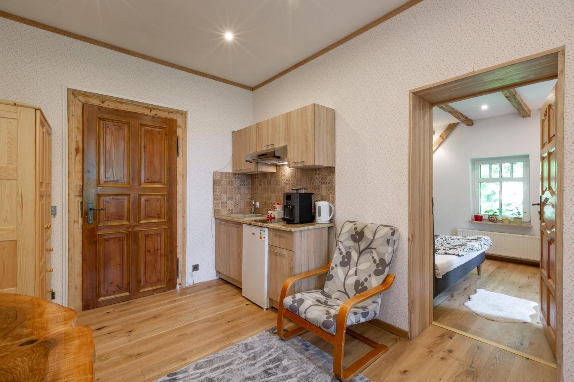 Apartamenty Pod Skocznia Karpacz Rom bilde