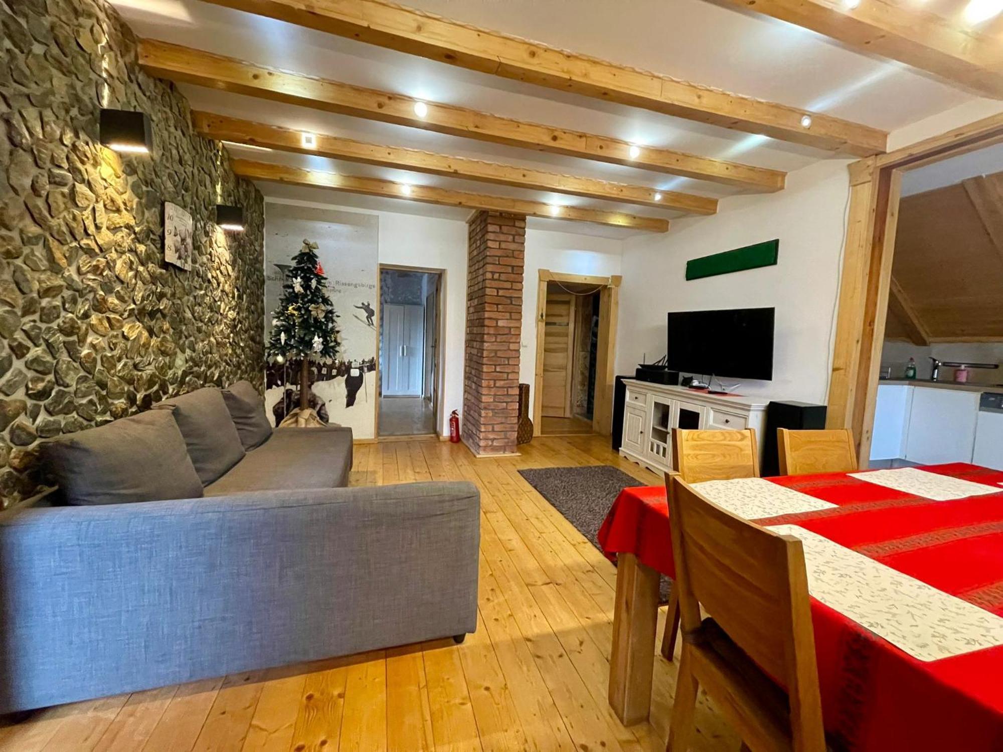 Apartamenty Pod Skocznia Karpacz Rom bilde