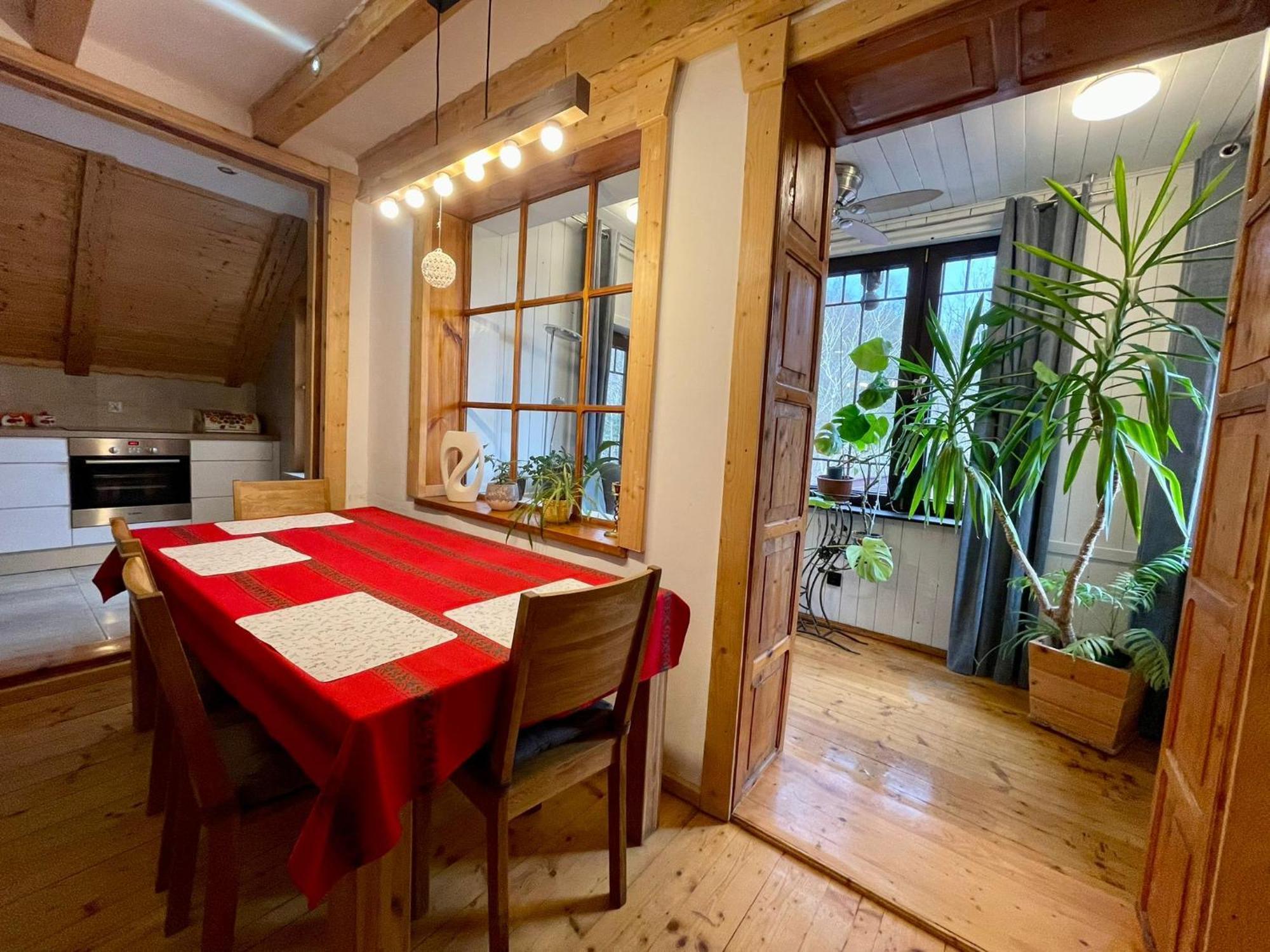 Apartamenty Pod Skocznia Karpacz Rom bilde
